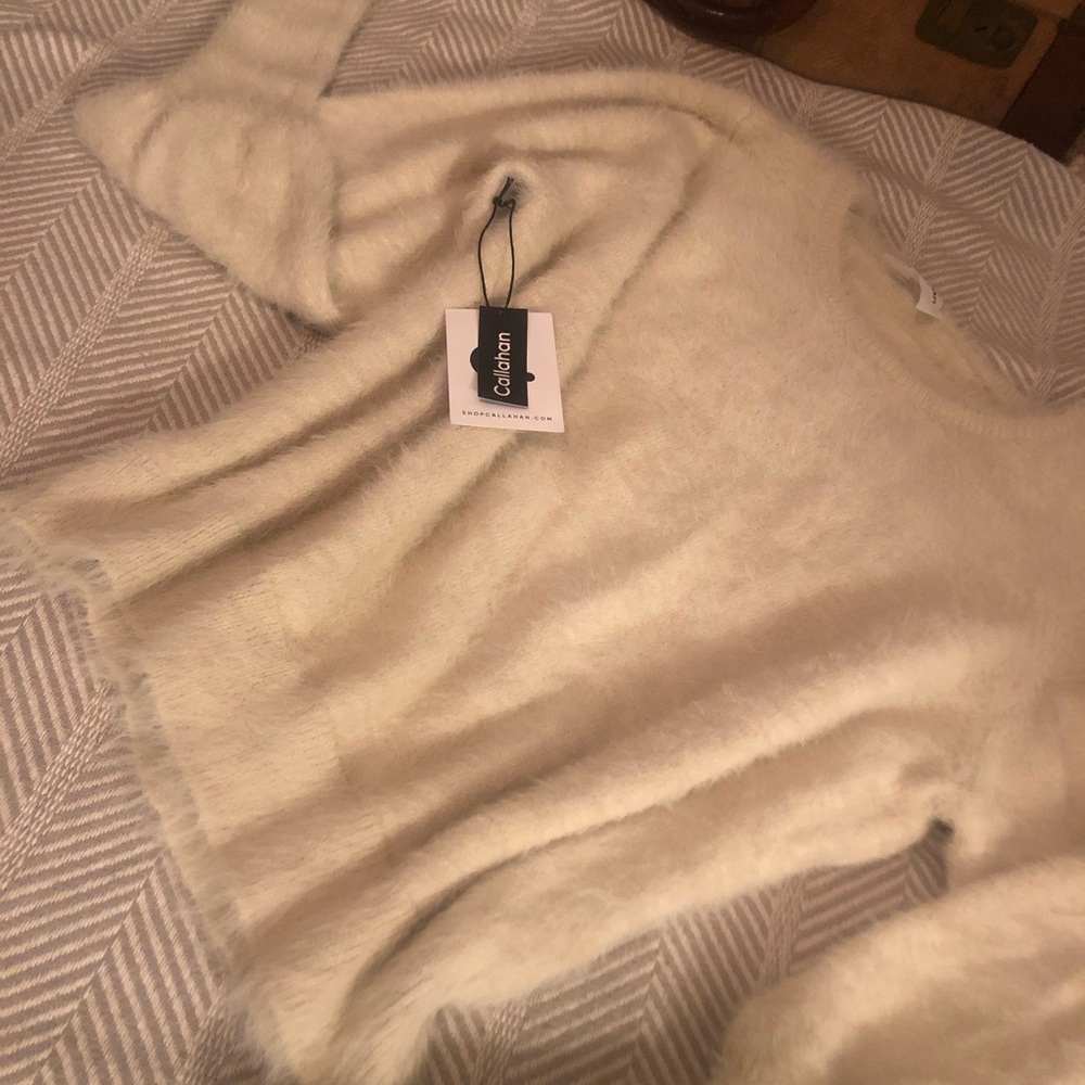 Sweater 🤍Gorgeous smocked cuff boatneck furry - Picture 6 of 12